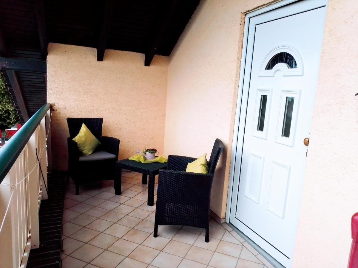 Haus Heidrun Appartement Dolgesheim Buitenkant foto